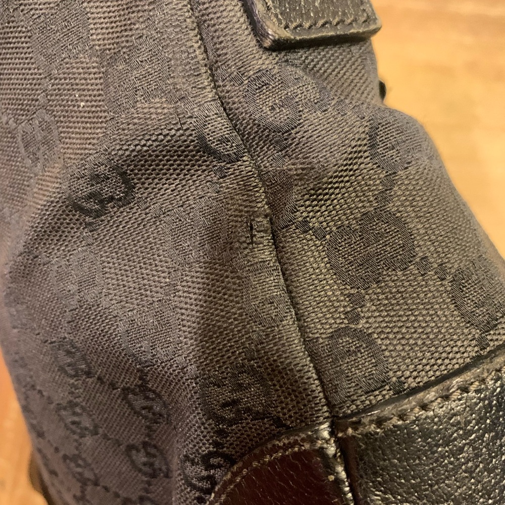 Gucci Black Monogram Messenger Bag - Picture 5 of 16